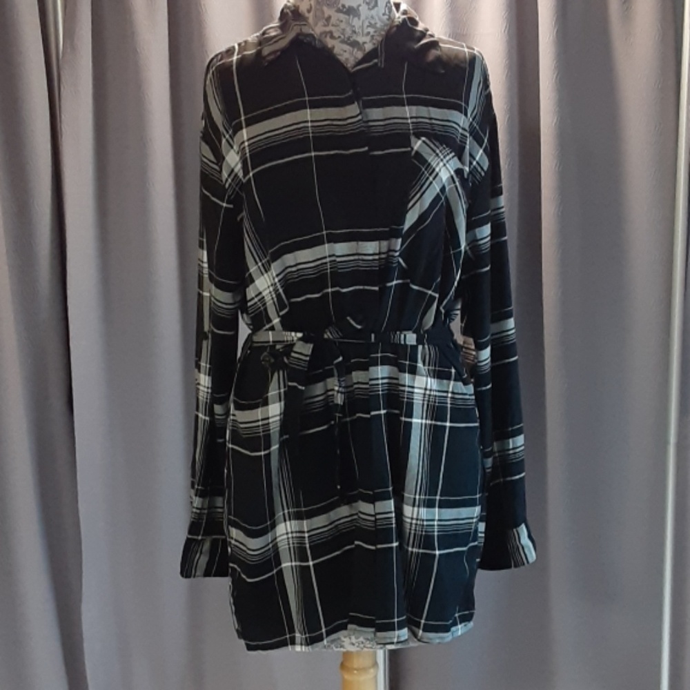 Perfect  for fall Long sleeve belted button down